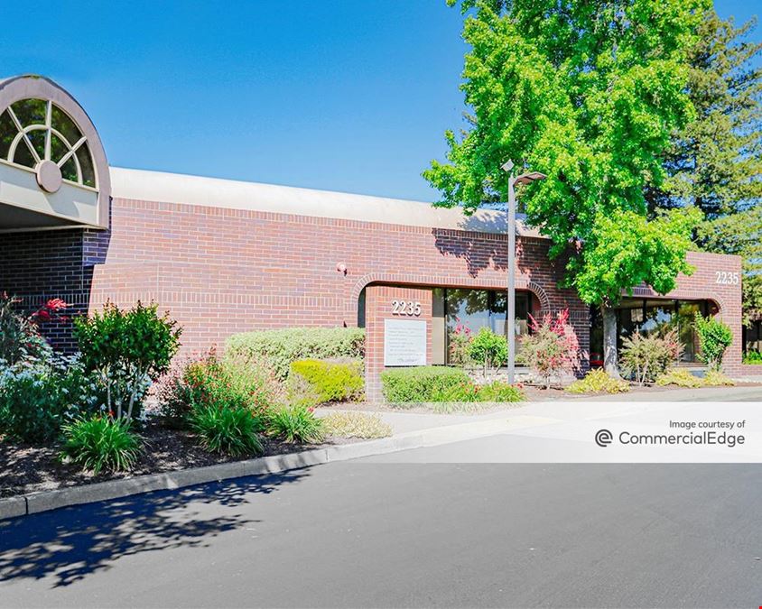 The Lakes - 2225-2255 Challenger Way
