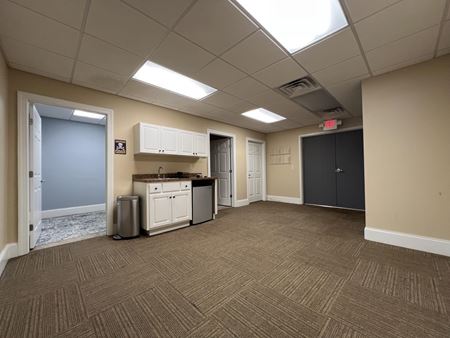 Preview of commercial space at 1006 N Arendell Avenue