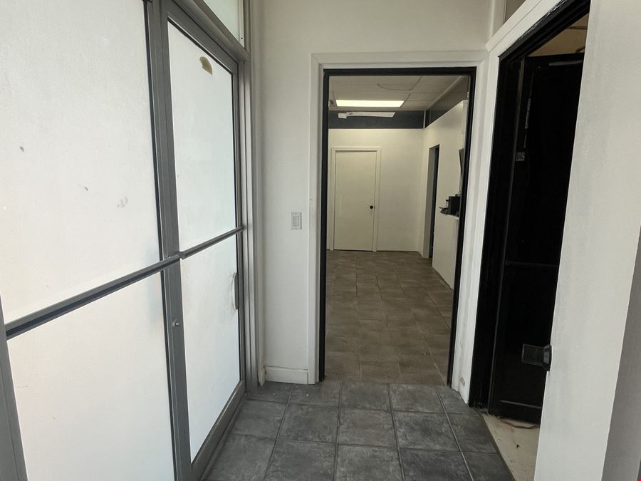 5245 W Diversey