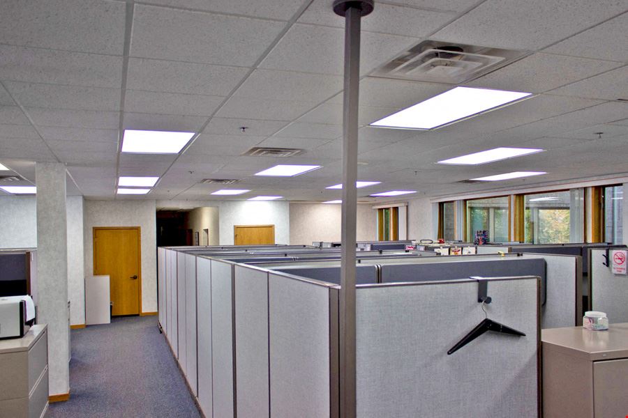 822 Centennial - Prime Location in Capitol Commerce Center