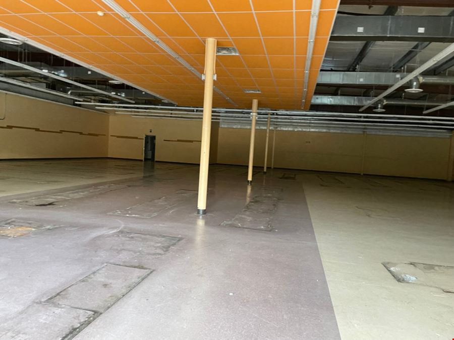 3166 CR 220 - Office/Retail Small Box Bldg