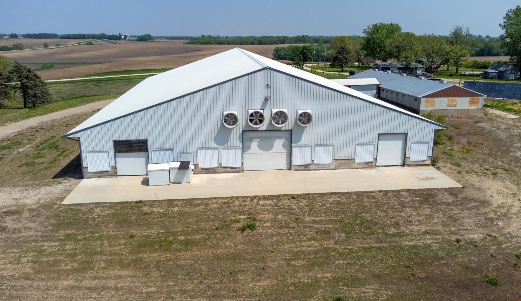 Large Industrial Warehouse with Flexible Layout & High-Capacity Doors