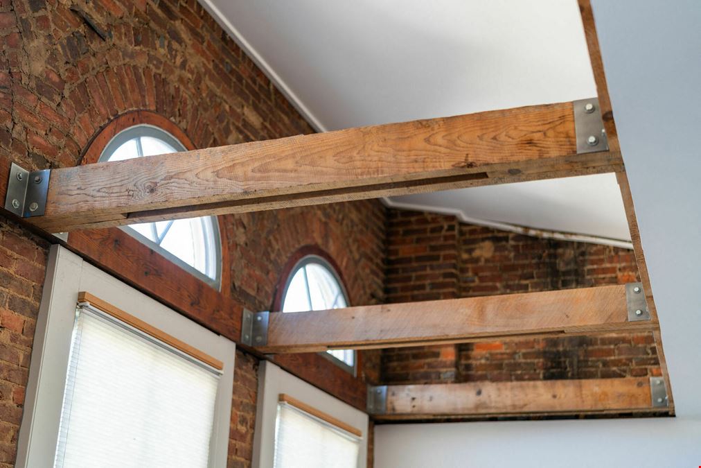 FLEXIBLE MIXED-USE BUILDING IN HISTORIC DOWNTOWN STAUNTON