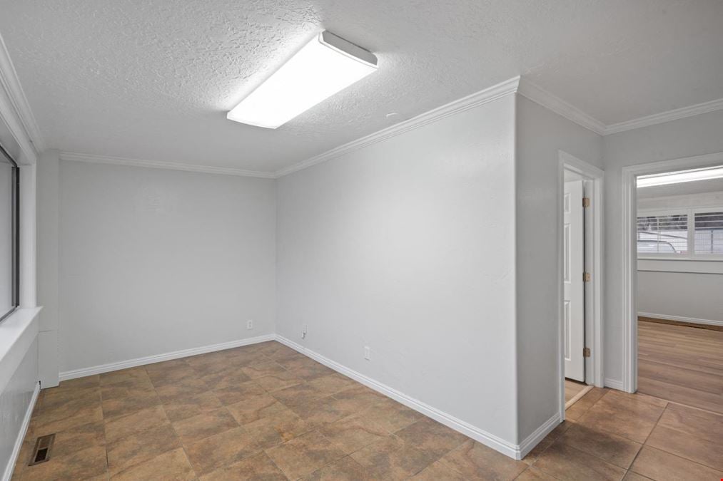 9386 S Redwood Rd