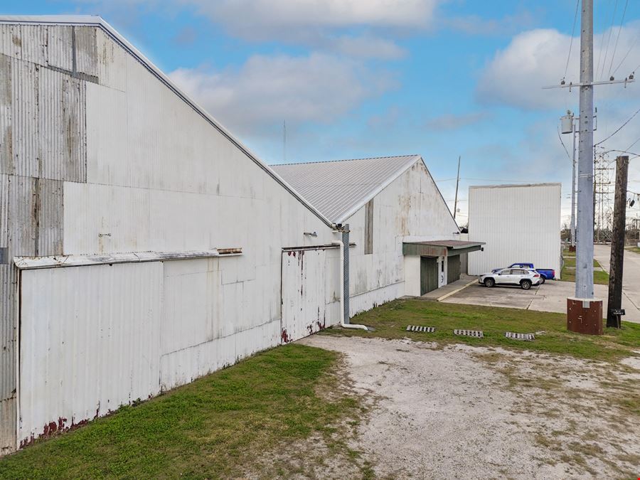 ±37,000 SF Office Warehouse with Dedicated Yard & New Roof