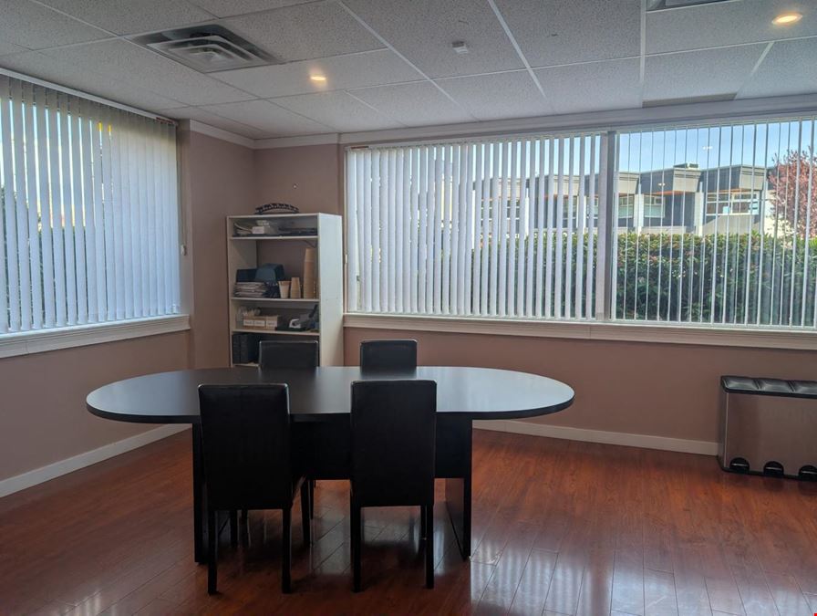 101-1625 Oak Bay Avenue