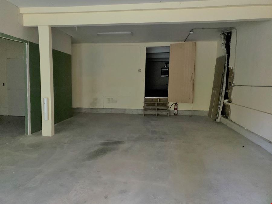 Contractor Bay with Office