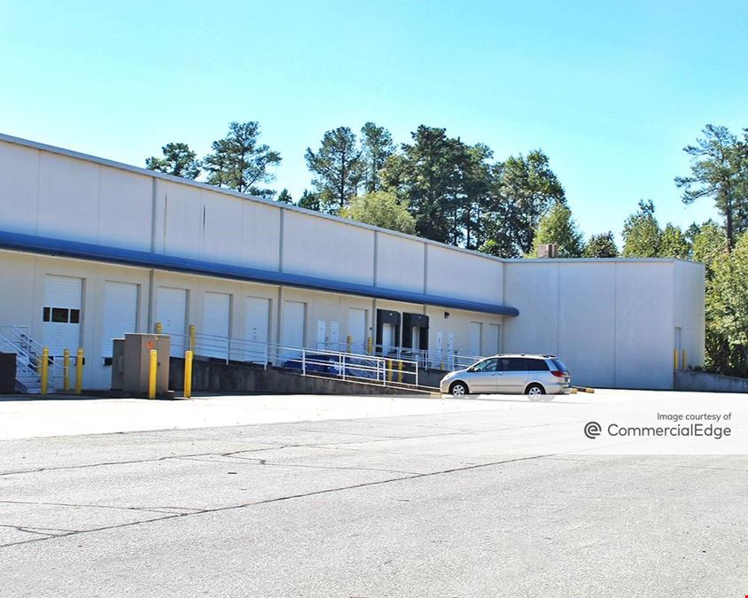 Peachtree Industrial Center - 1400 Northbrook Pkwy