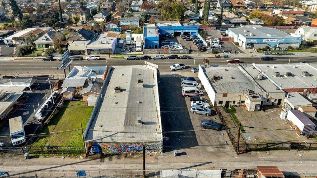 Owner User/Investment Opportunity: High Exposure Retail Building in Fresno