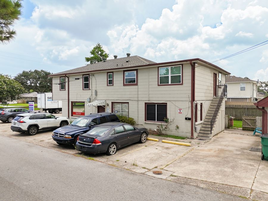 ±845 SF First Floor Office Suite with Parking Near Airline Dr