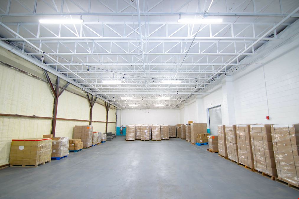 Versatile Warehouse in Vibrant Arts District for Sublease