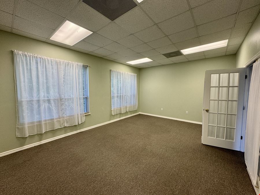 1301 Bedford Dr