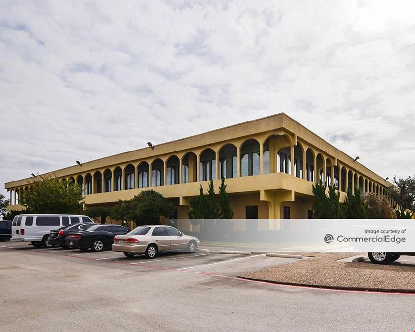 Lamar East Atriums