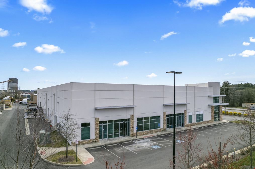 DULLES GATEWAY FLEX INDUSTRIAL - SHOWROOM FOR LEASE