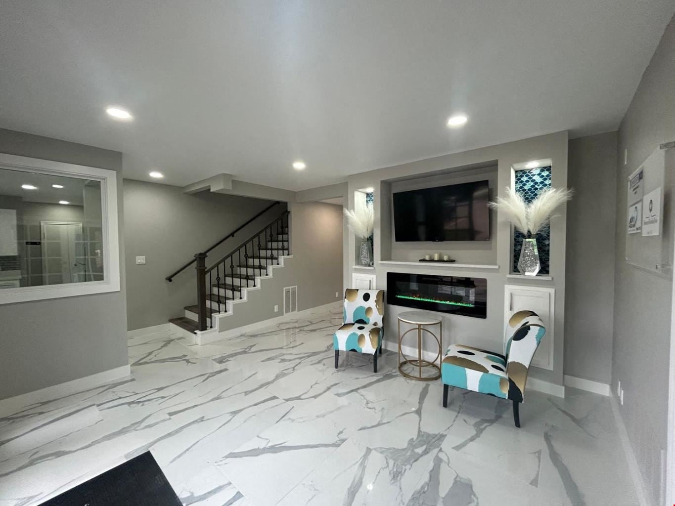 1721-1725 E Southlake Blvd