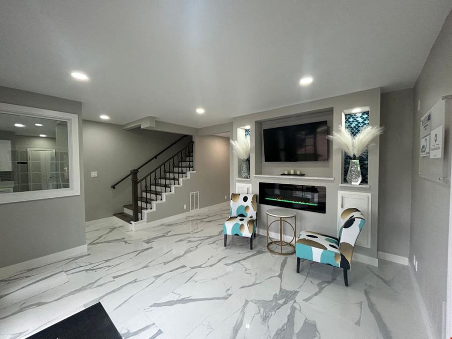 1721-1725 E Southlake Blvd