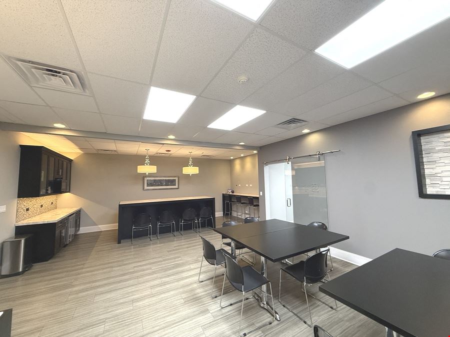 777 E Algonquin Rd