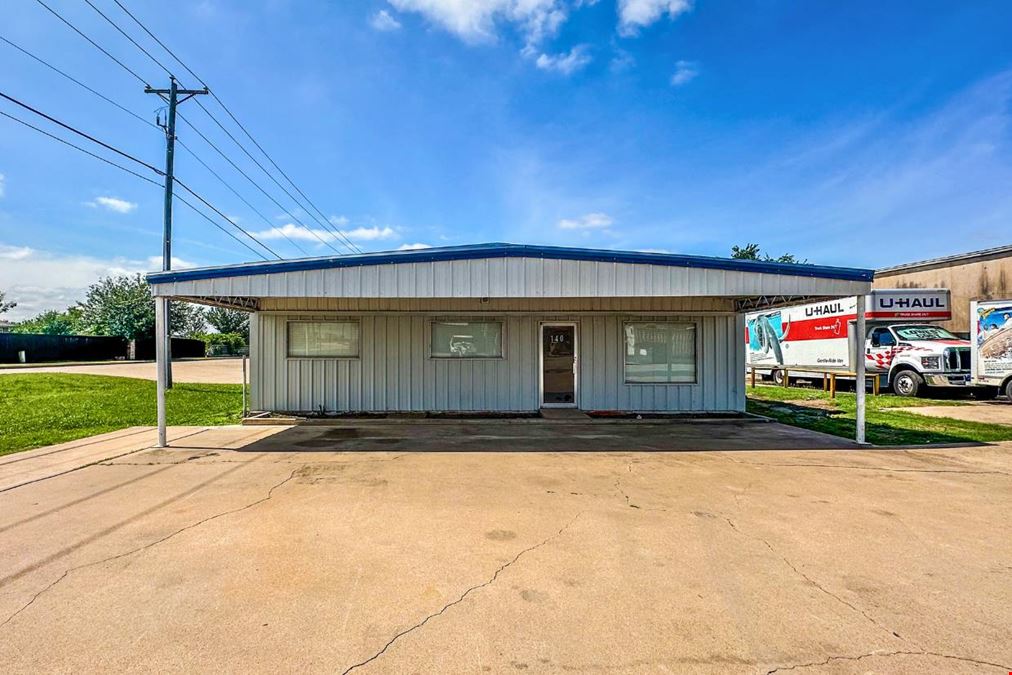 4,000 SF WAREHOUSE OFF I-35 W