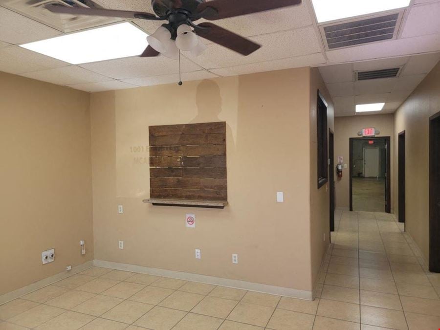 Showroom Warehouse 1001-C