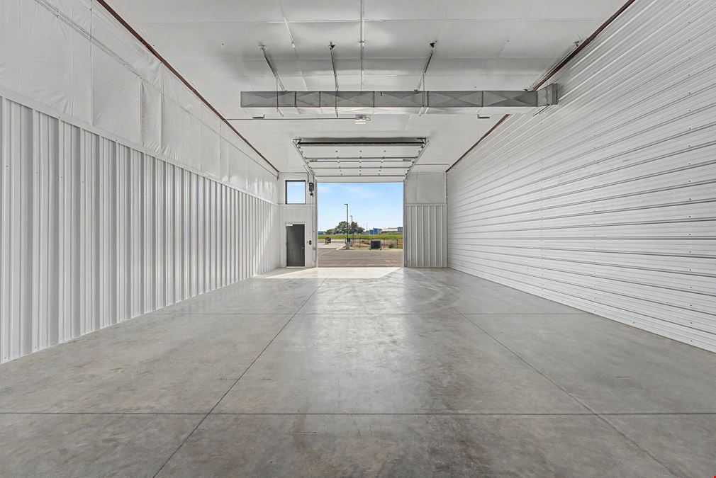 Southway Luxury Storage | 1,400–2,240 SF Units