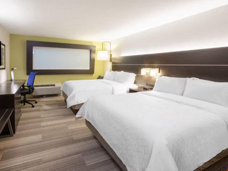 Holiday Inn Express & Suites Dallas Market Ctr - Love Field