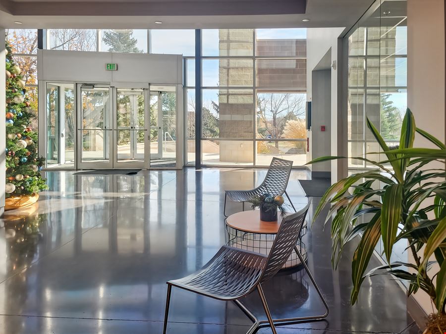 Regus - Louisville - 285 Century Pl