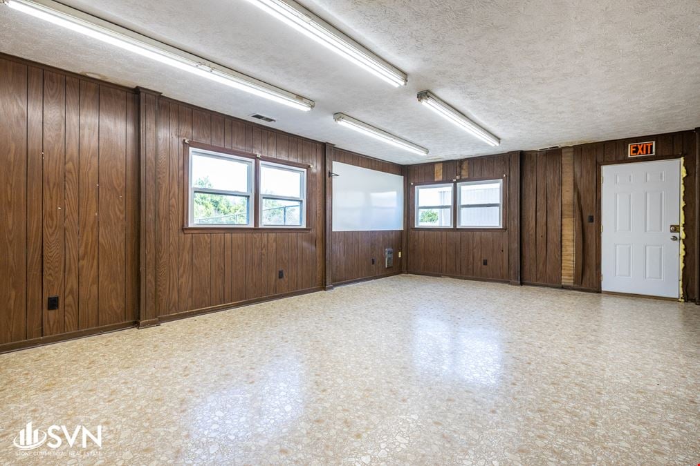 9,211 SF Industrial Building For Lease