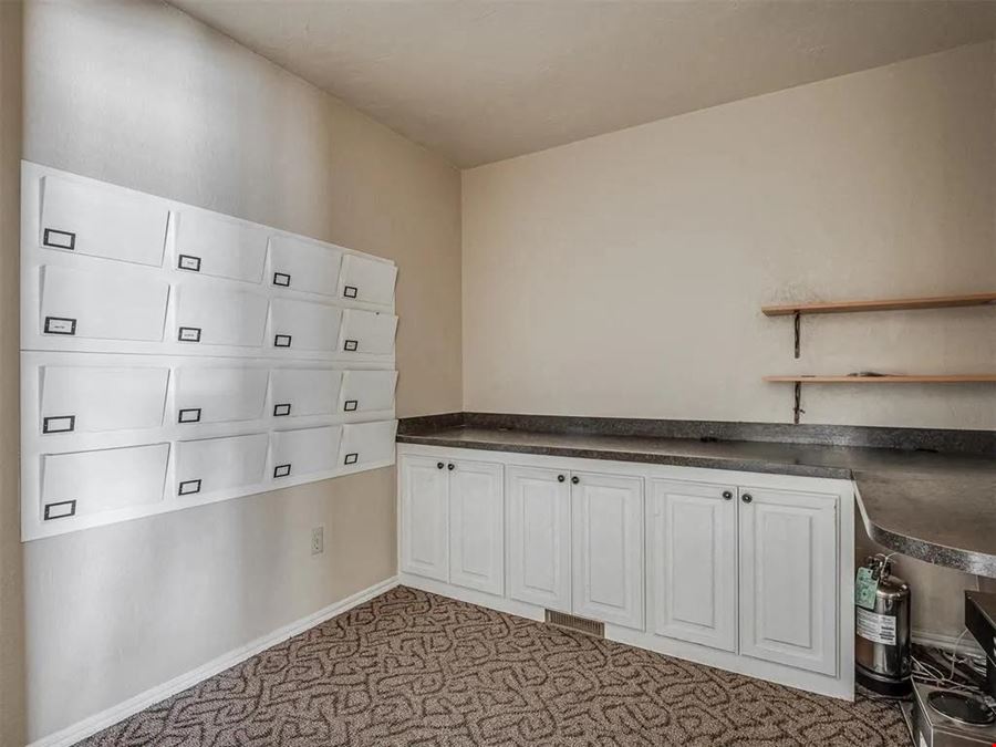 525 Tower Dr, Moore OK 73160