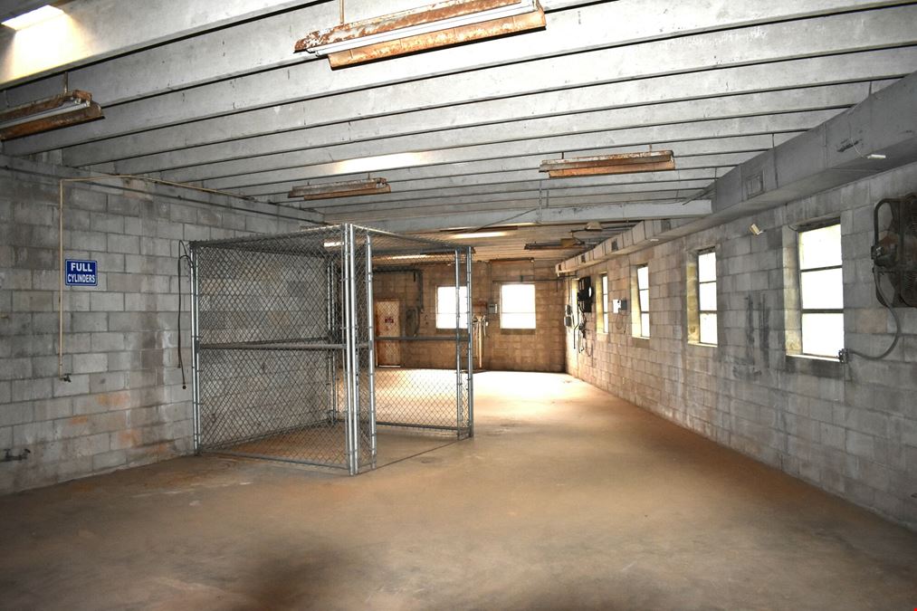 710 N. Perry St. - 2,381 SF Warehouse