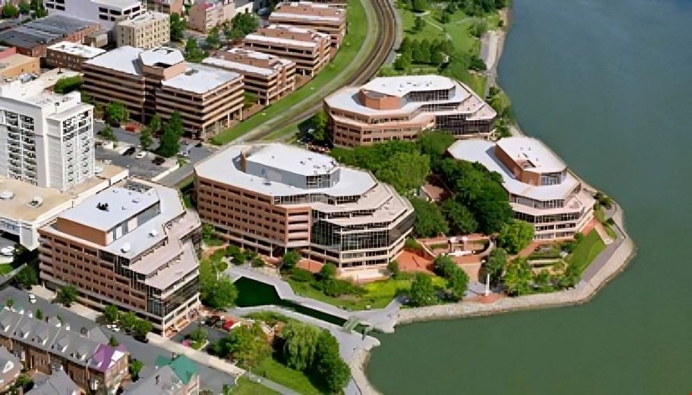 11 Canal Center Plaza