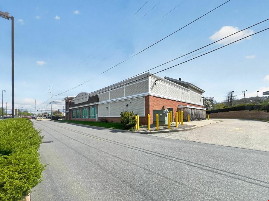 1 Eddie Dowling Highway