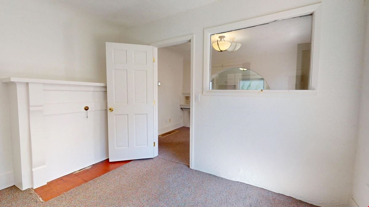 1718 4th Ave E