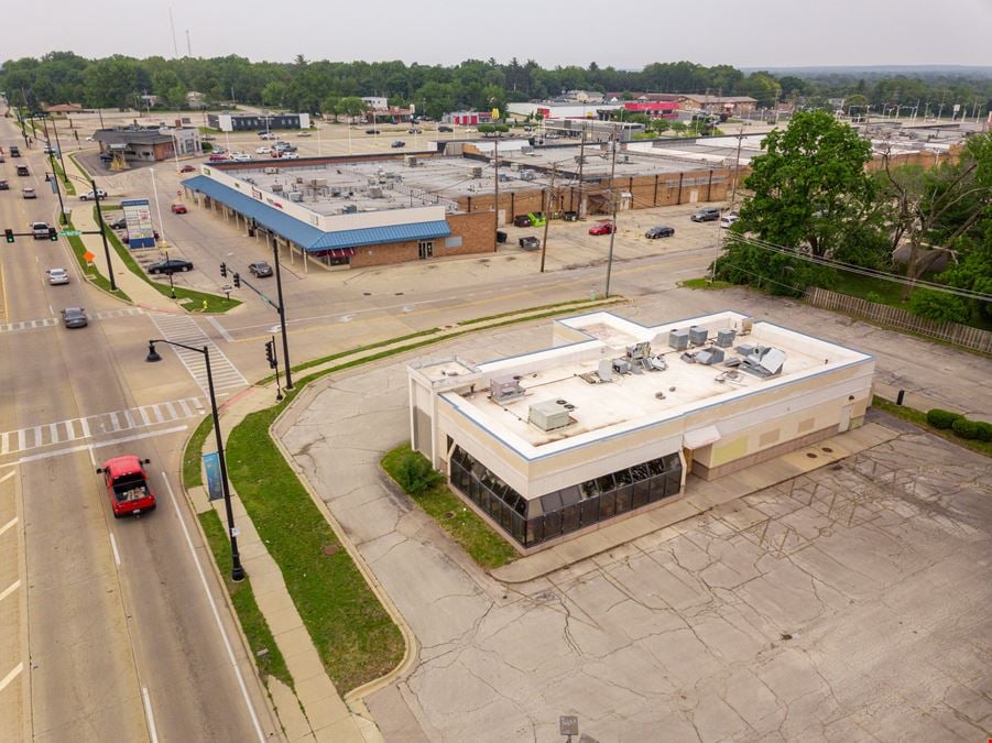 Freestanding Drive-Thru Restaurant Building in Rockford, Illinois