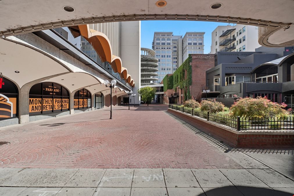 Parkade Plaza