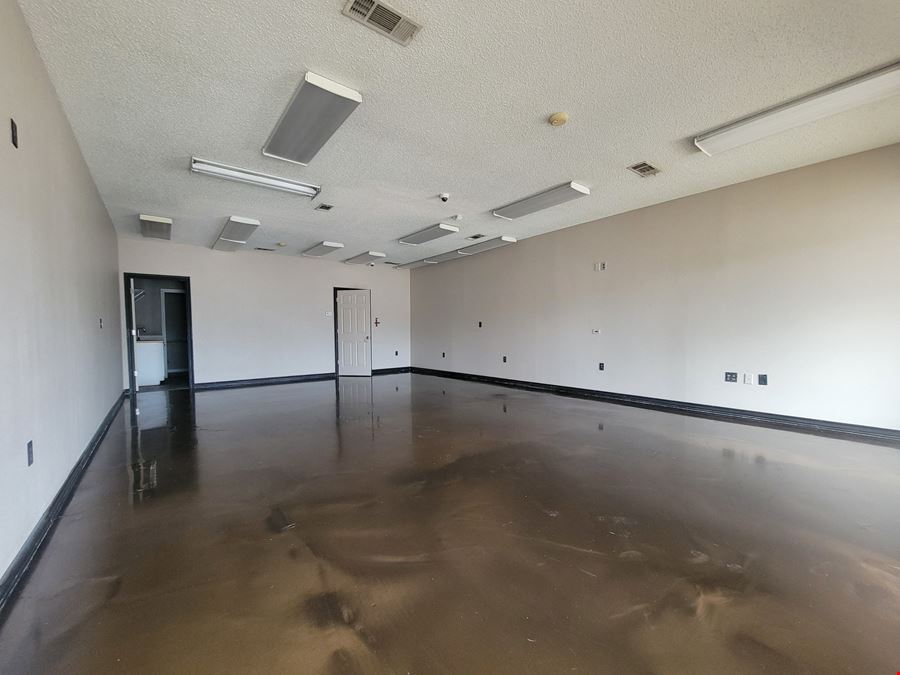 900 SF Retail-Office Space