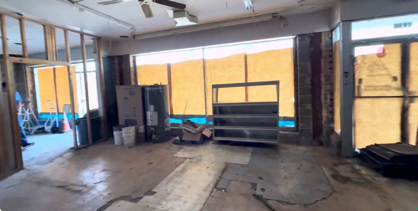 3,726 SF storefront on W Lawrence Ave, Norridge