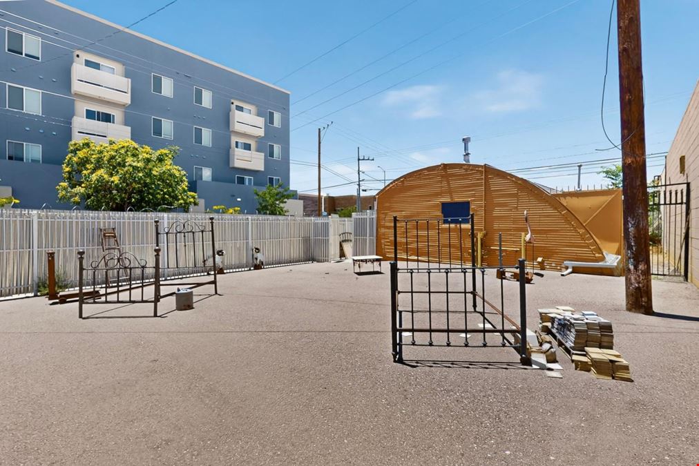 CONCRETE TILT UP WAREHOUSE SHOWROOM WITH GATED AND PAVED YARD