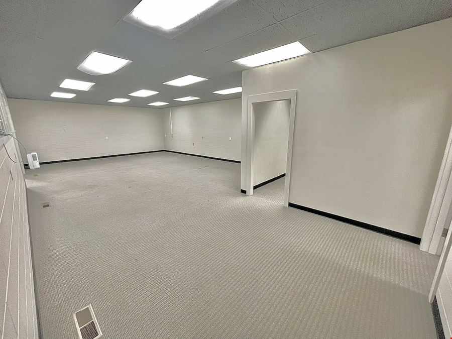 909 E Rolling Hills Dr Suite B