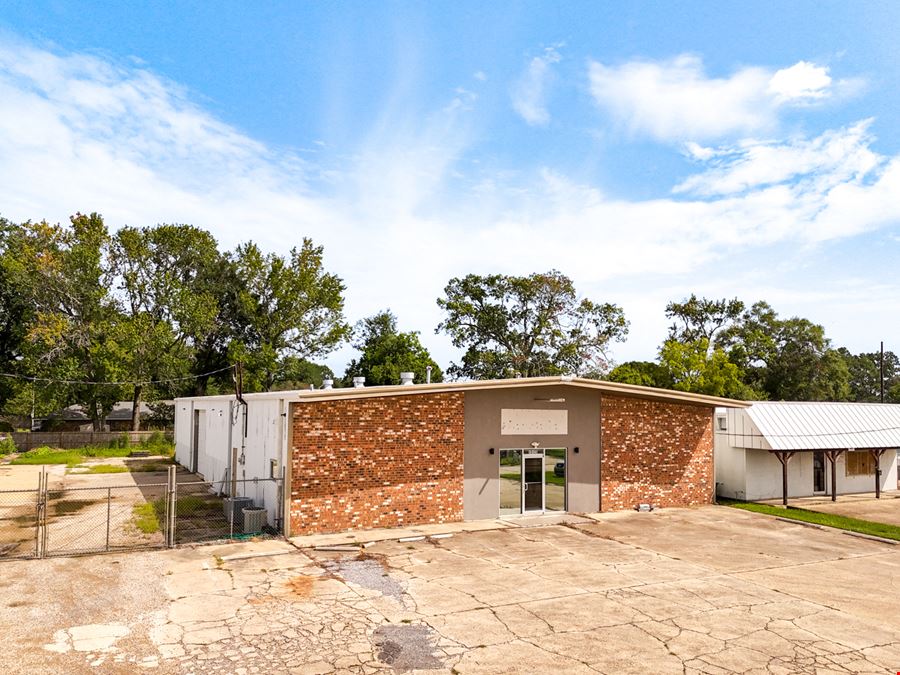 Newly Renovated Office-Warehouse on Mammoth Ave