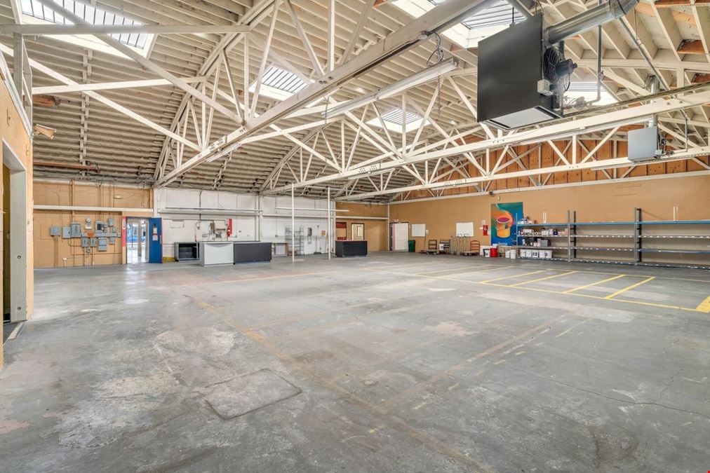 Prime Retail Opportunity in Oakland: 12,770 SF with Offices & Warehouse