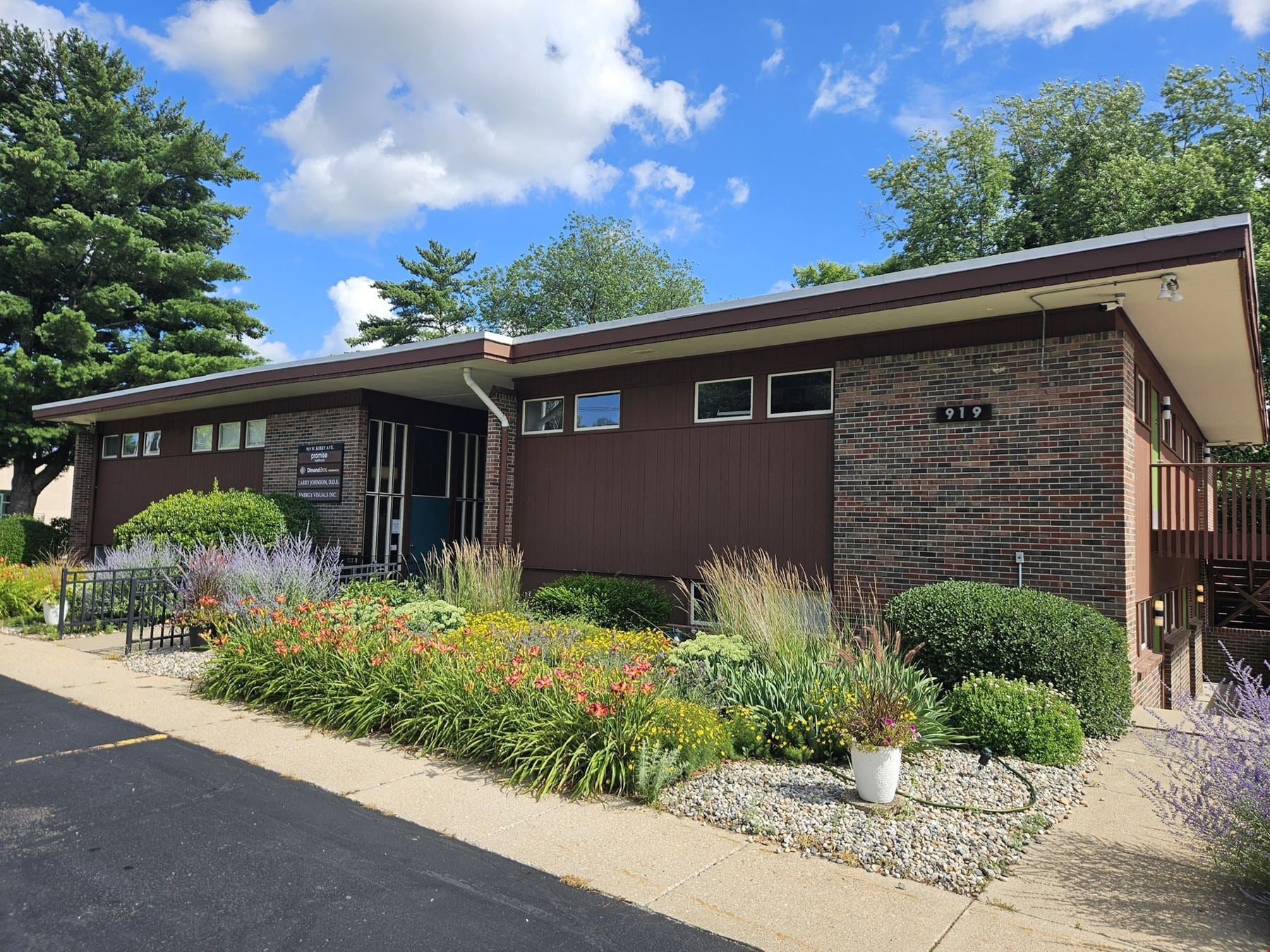 919 W Kirby