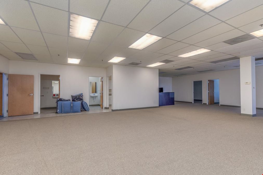 Lakefront Office/Warehouse Sublease