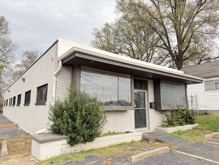 Preview of Retail space for Rent at 2390 Lamar Avenue