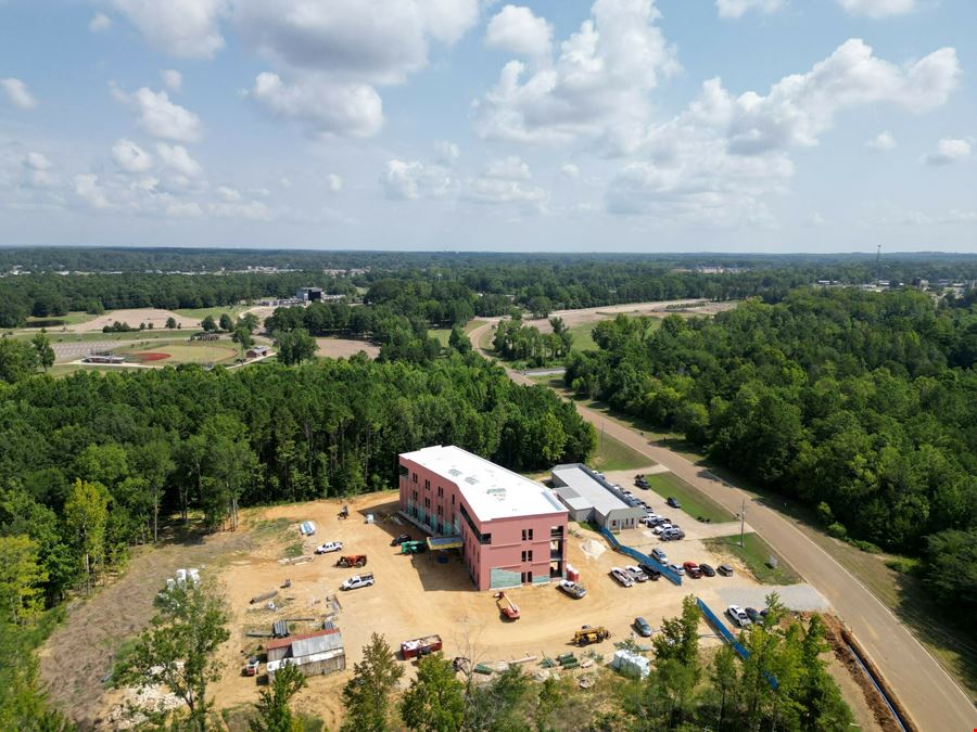 Class A Office - New Construction - Brandon / Amphiteatre District