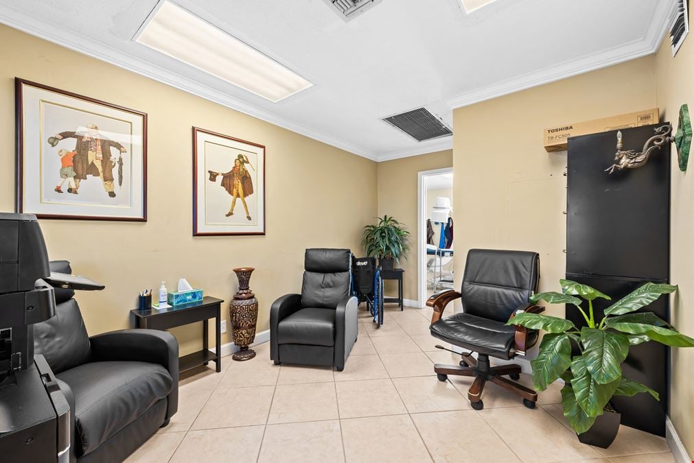 1101 E Sample Rd
