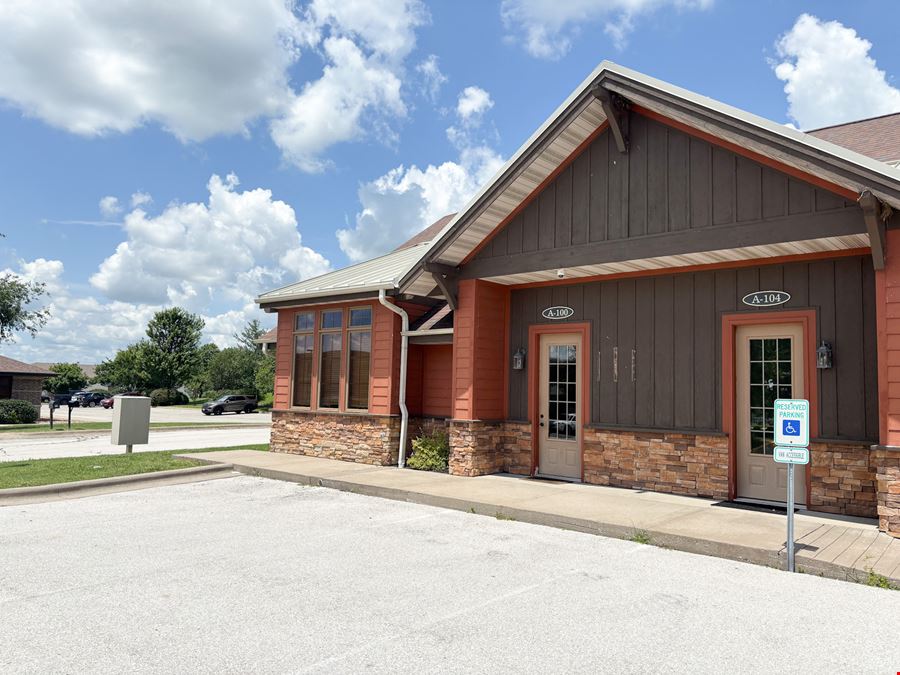 FOR LEASE: 1,301 SF EXECUTIVE OFFICE CONDO