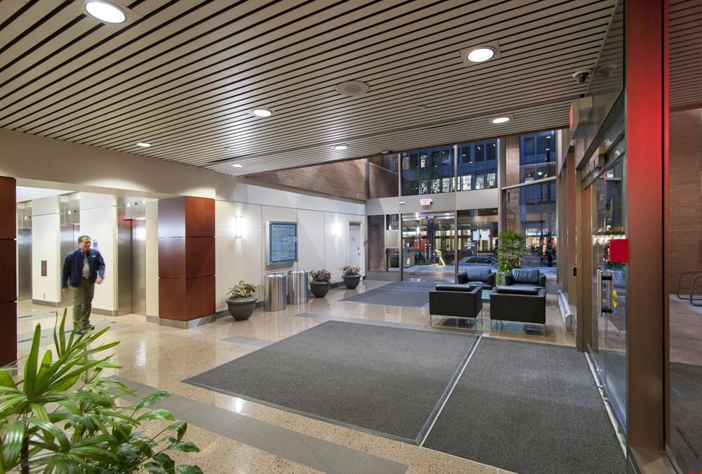 1140 W Pender St, Sun Life Financial Centre 