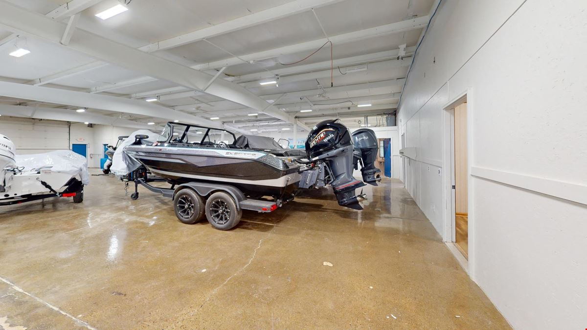 5776 E Grand River