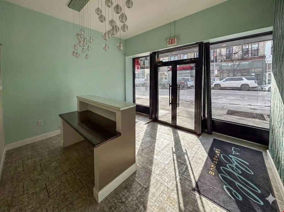 1,300 SF | 1143 Fulton Street | Retail Space with Glass Frontage & Basement for Lease