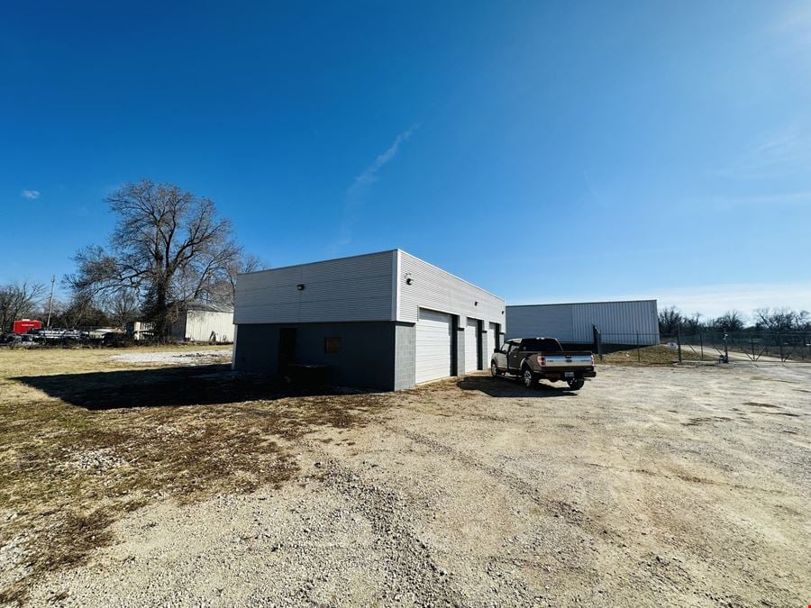 36 Storage Units For Sale Near Sunshine and West Bypass